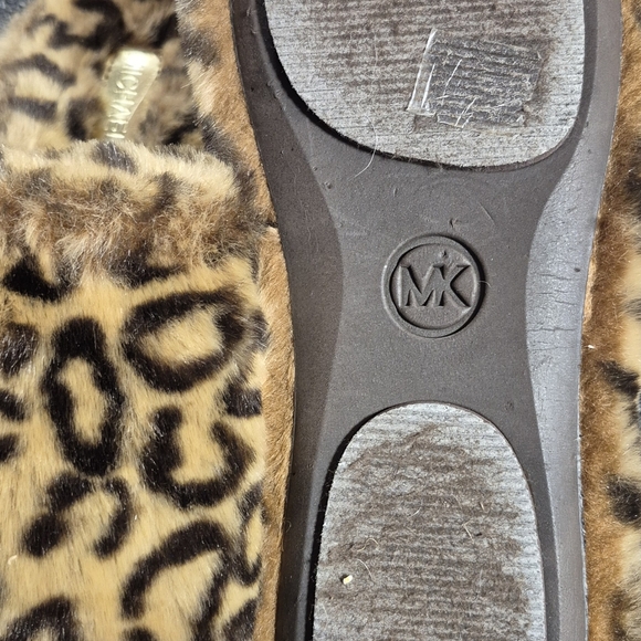 MK Slippers - Picture 4 of 4
